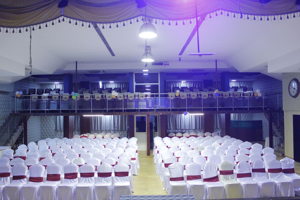 Regant Lake Palace