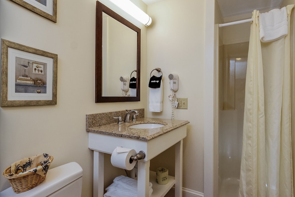 Glen Cove Inn & Suites
