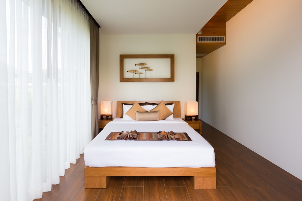 Nai Harn Baan-Bua Villas