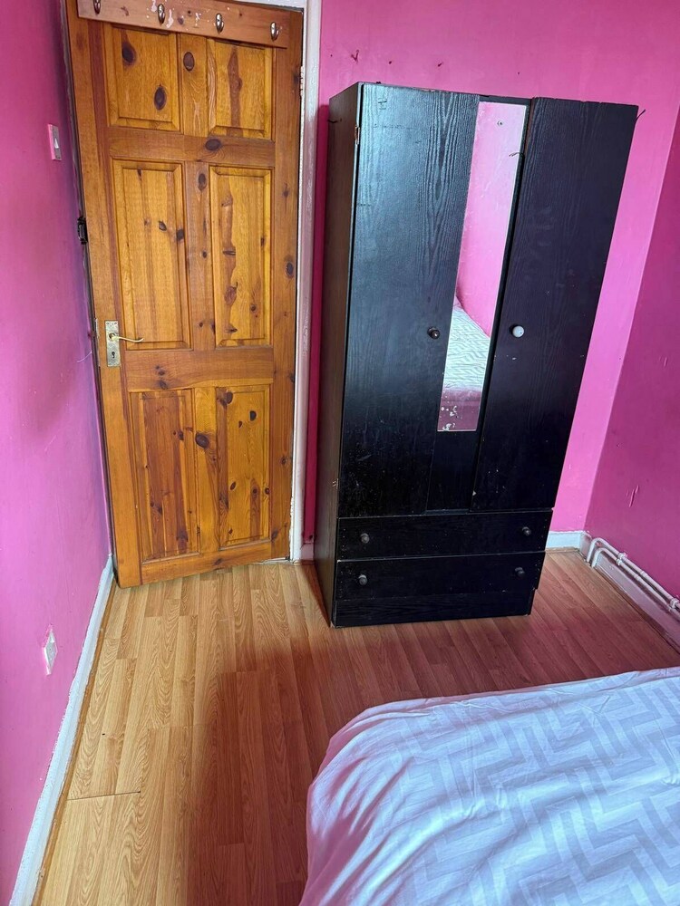 6 Guests - 3 Bedrooms - Close to London Center