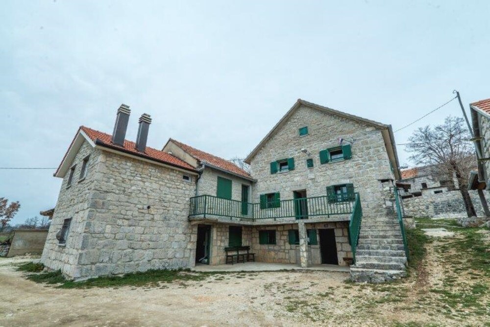 Photo 12