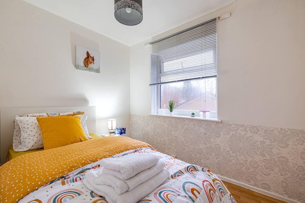 Lovely 2 Bedroom Apartment With Fireplace view 5
