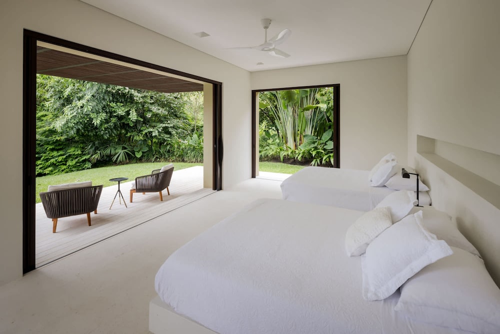 w Amazing 4BR Villa at Mesa de Yeguas