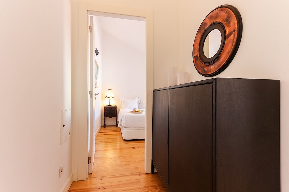 JOIVY Bold & classy 2BR home w/balcony in Baixa, moments from shopping streets view 2
