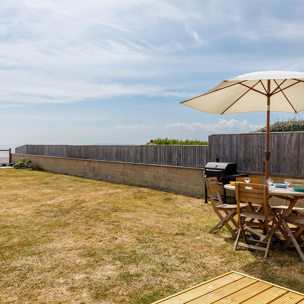 Sunny Seafront Chalet - Sleeps 6 view 5