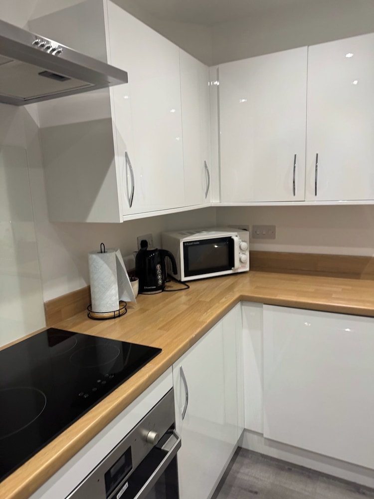 Bright & Cozy Hull Stay