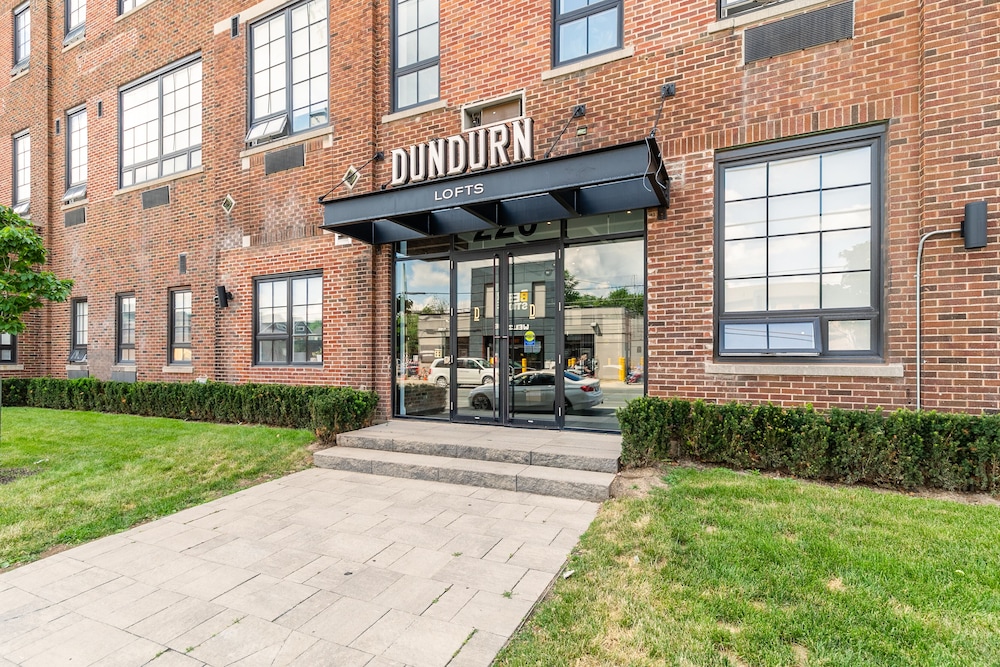 GLOBALSTAY. Dundurn LOFTS. Free parking view 4