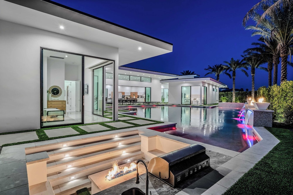 Sleeps 54 3 Luxury Villas w/ Pool + Spa, Pickleball Bravo by Avantstay
