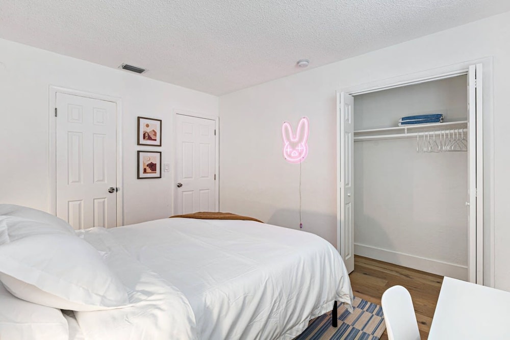 Stylish 2 BR Condo - Free Parking on Premises