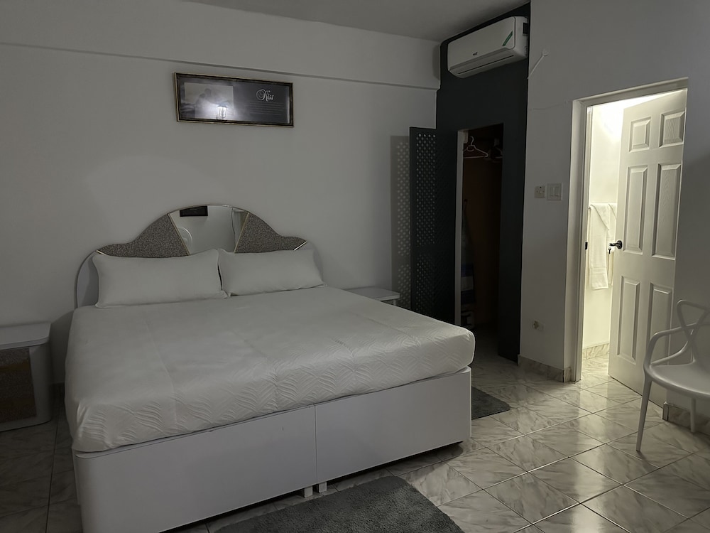 Remarkable 1-bed Apartment in Montego Bay view 3