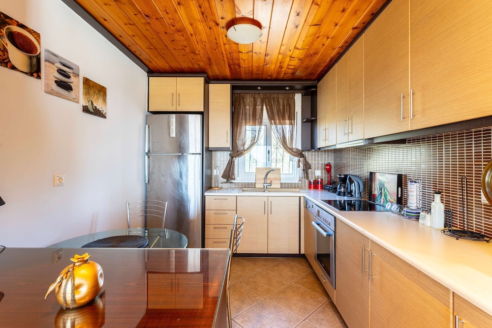 Seaview Nature Retreat - Filiatra s Cozy Hideaway
