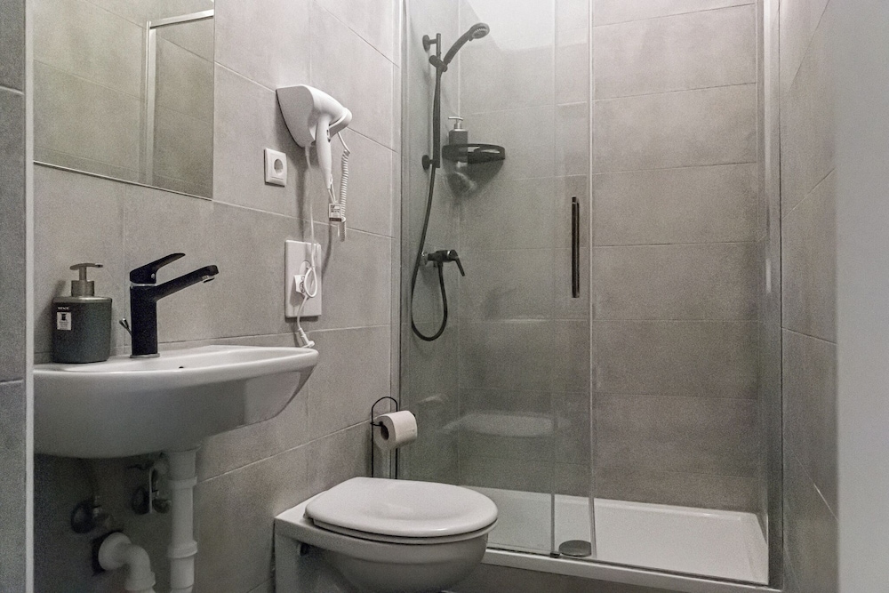 Charming 2BR Apt Near Meidling Station