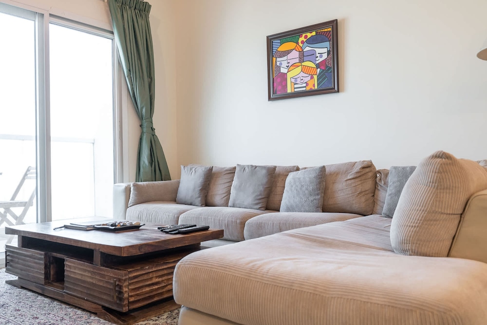 Charming Sun-filled 1-bedroom in Red Residence Dubai Sports City