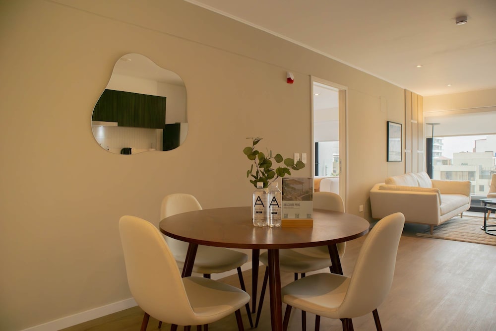 w Elegant 2BR Apartment in Miraflores Steps From Larcomar