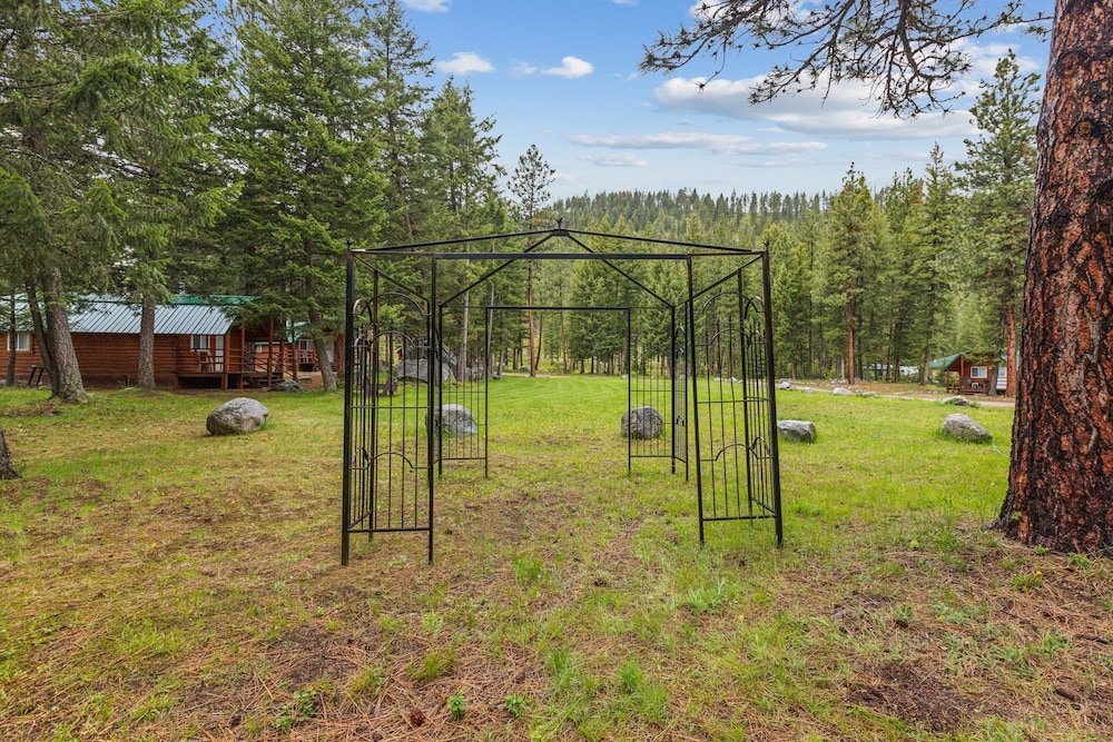Lost Horse Lodge