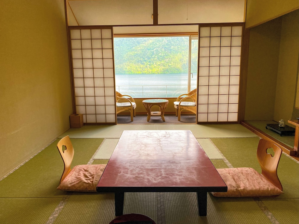 Shikaribetsu Lakeside Onsen Hotel Fusui