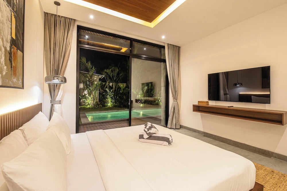 Exquisite 5BR Canggu Villa Steps From the Beach