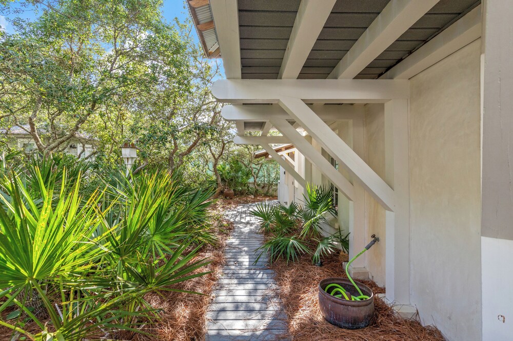Seabatical! 3BR 2BA Coastal Retreat for 8 Relax, Unwind, and Recharge