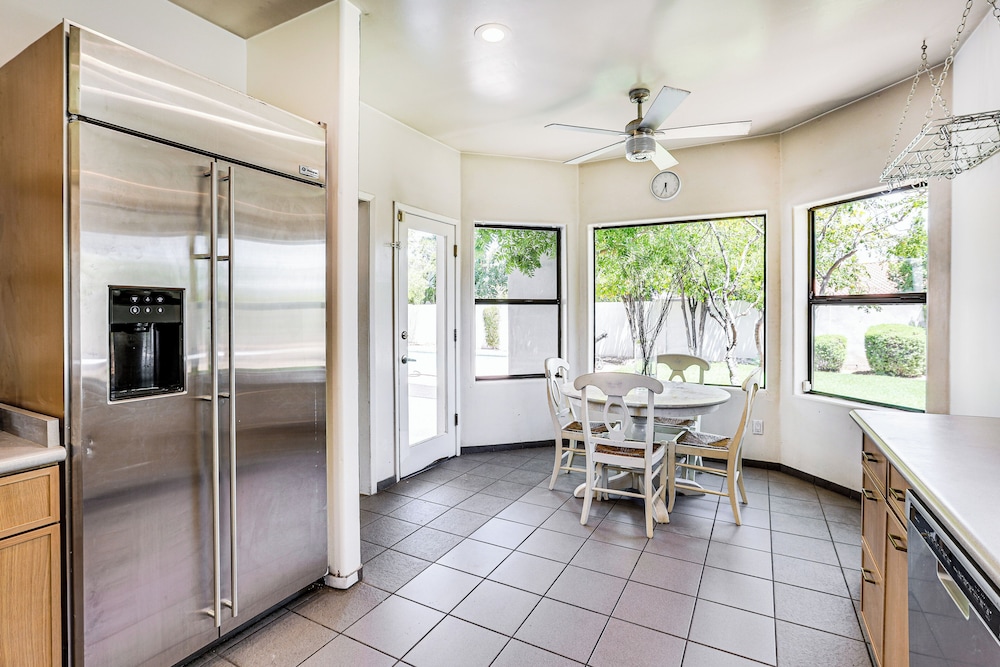 Dog Friendly! Modernist Oasis in North Scottsdale