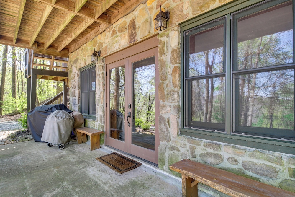 Ellijay Cabin 7 Mi to Dtwn: Hot Tub & Mtn Views