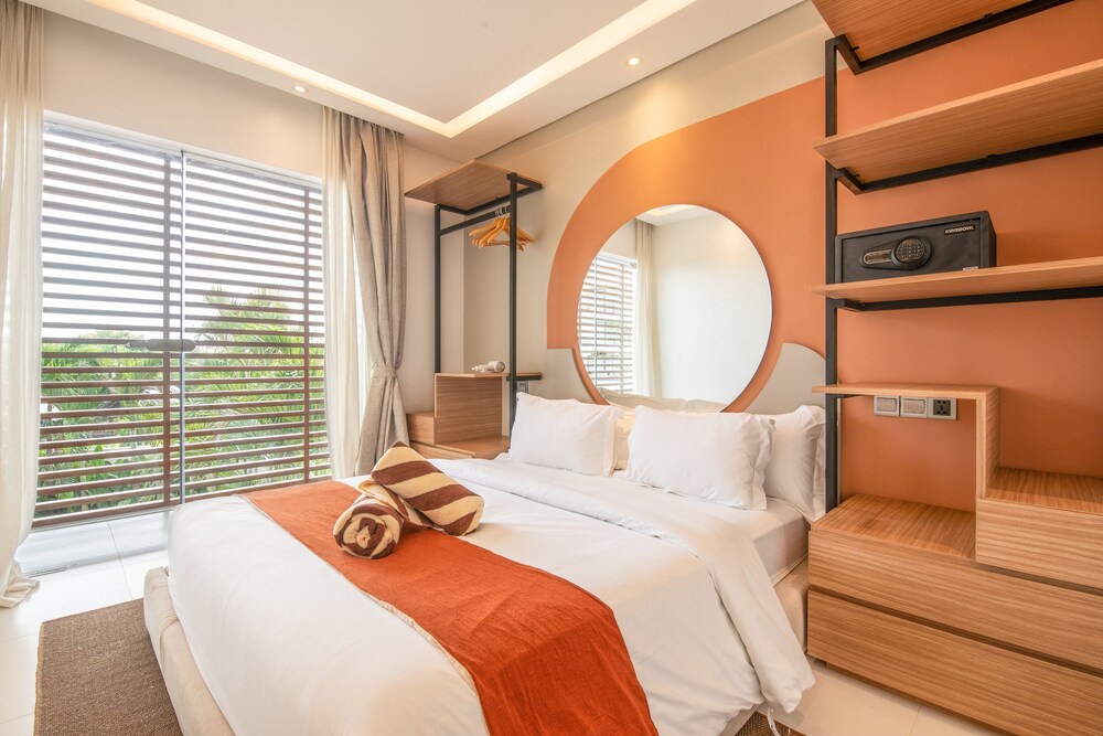 Mateo Villa Marvelous 6BR 2 Mins to Beach