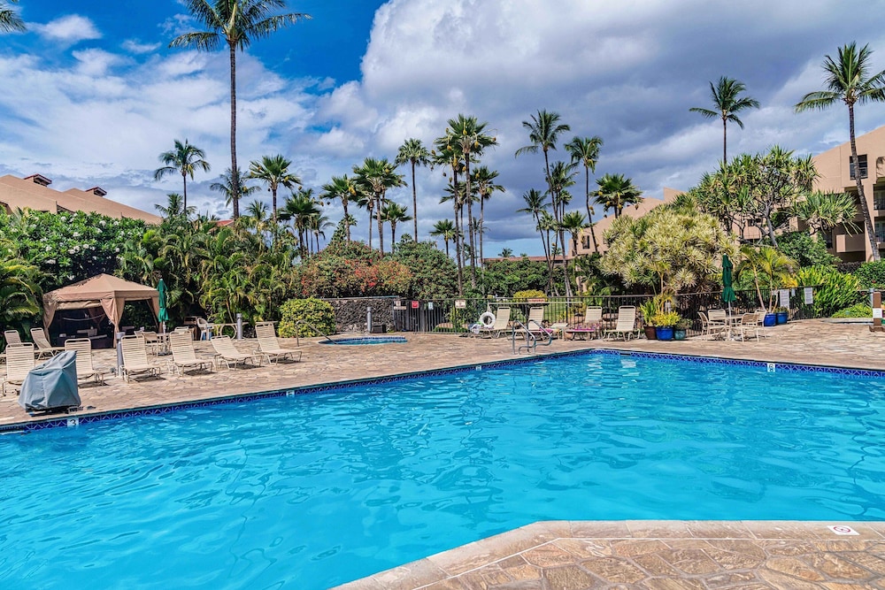 Kamaole Sands 5-303 - Contemporary, Ocean Views, Prime Courtyard Location, AC