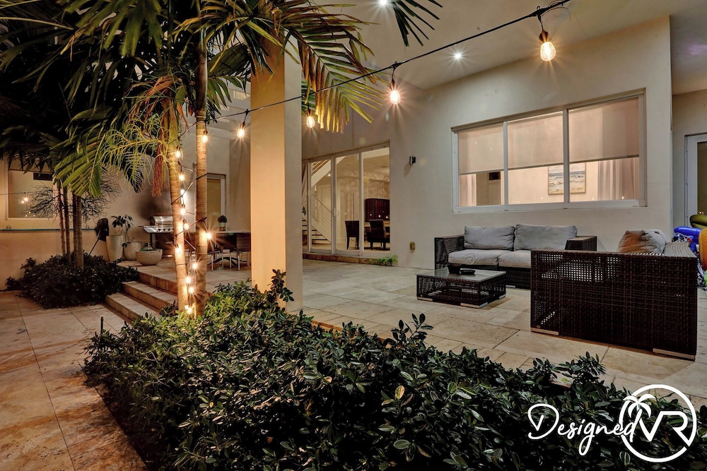 Luxurious Beach Retreat w/ Heated Pool&basketball