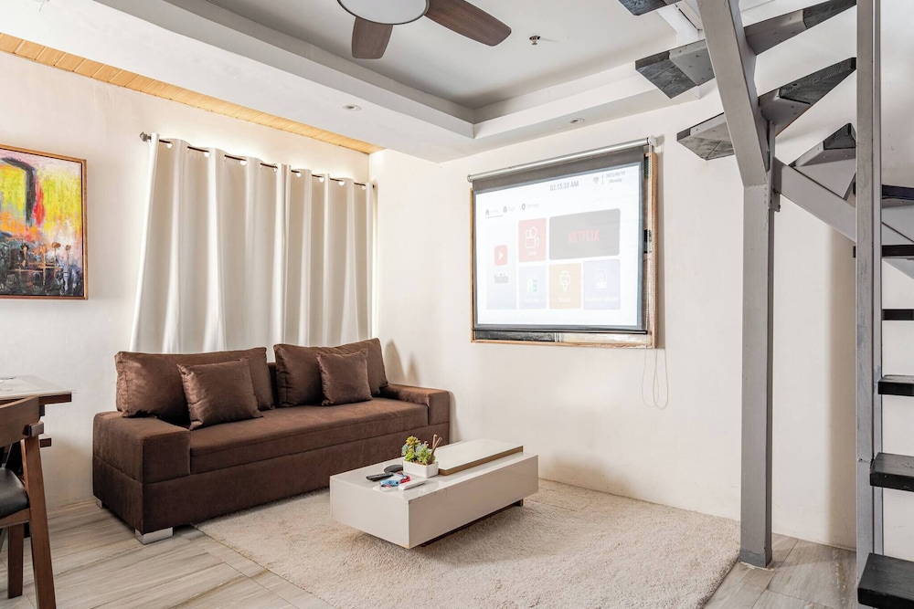 L1 Twin Bed Staycation in Bonifacio Global City