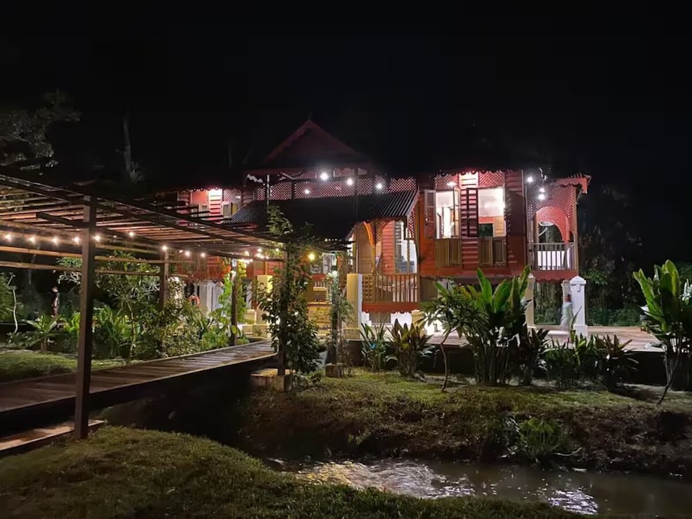 Bagas Zakariah Orchard Lodge