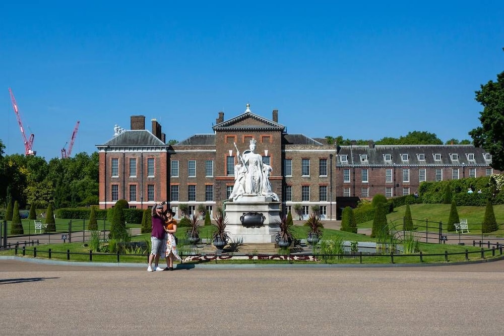 St Stephen's Gardens Viii by Onefinestay