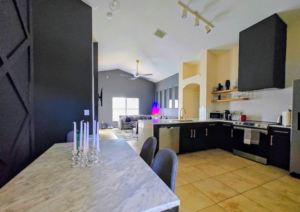 Chic 3 BR w/ Pool Near Disney Magic