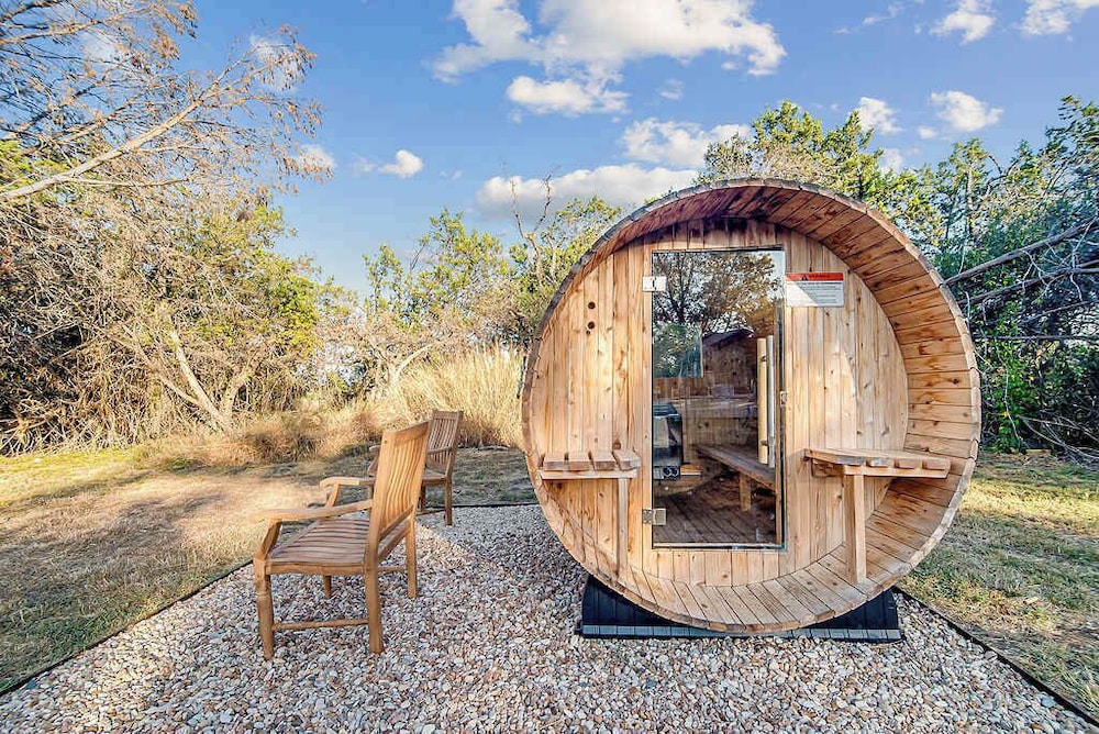 Luxe Poolside Retreat W/sauna-minutes From Downtown!