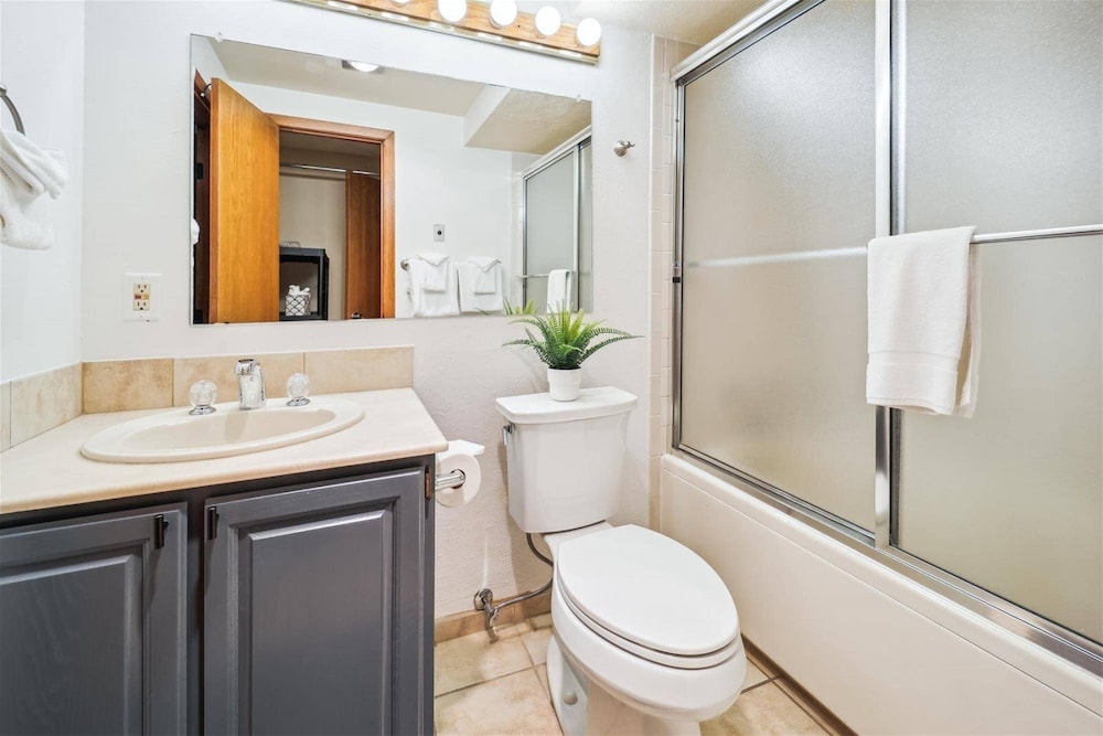 Pet-friendly 3 Bedroom Townhome in Frisco - Short Drive to Breck!