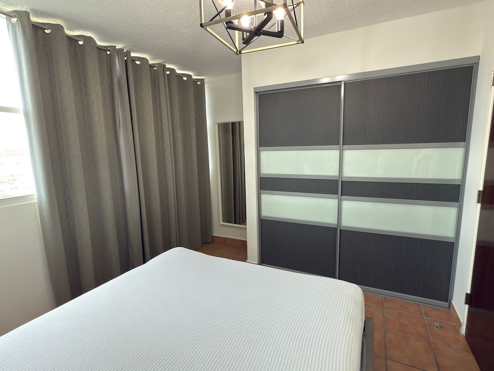 3 Bed 1 Bath 1 Park Plaza Universidad