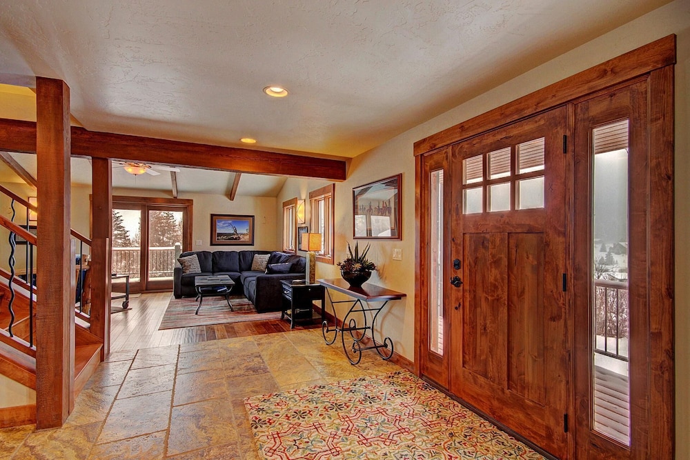 Casa De Plata 5 Bedroom Home by RedAwning