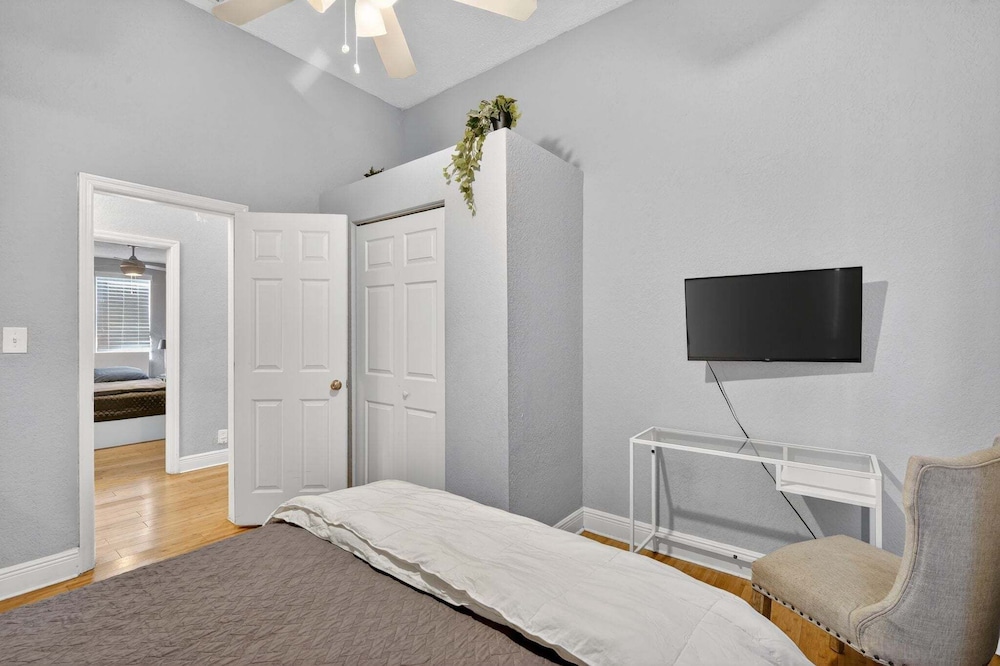 Modern Tampa Home Near Ybor And Downtown 3 Bedroom Home