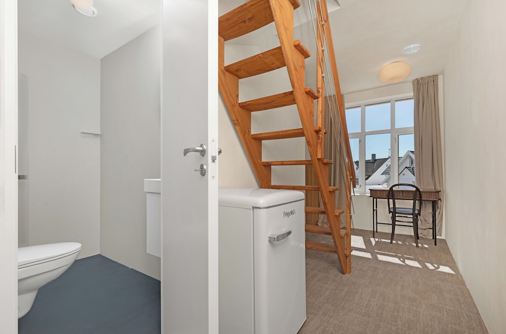 Central Guest House - Private Bathroom
