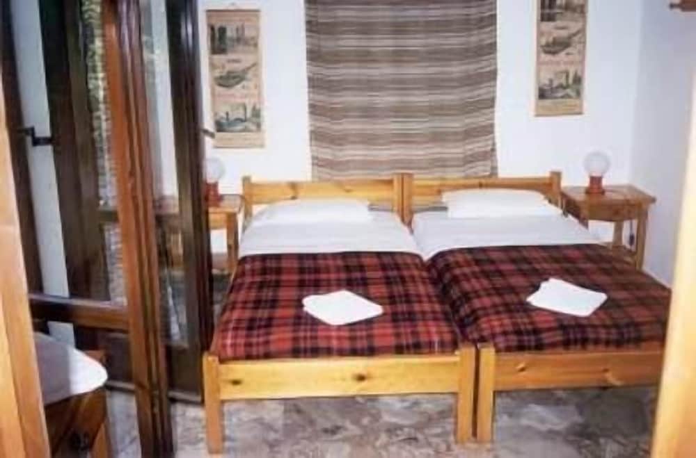Pension Lagoudera