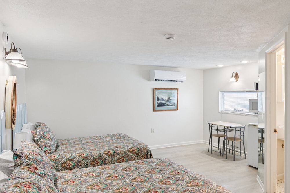 Dave's Last Resort Poolside - Long Stay Discount - Comforting Cabin 2 1 Bedroom Hotel Room