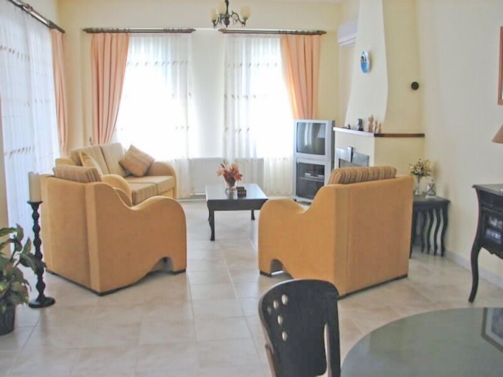 Pine Heights Villas view 5