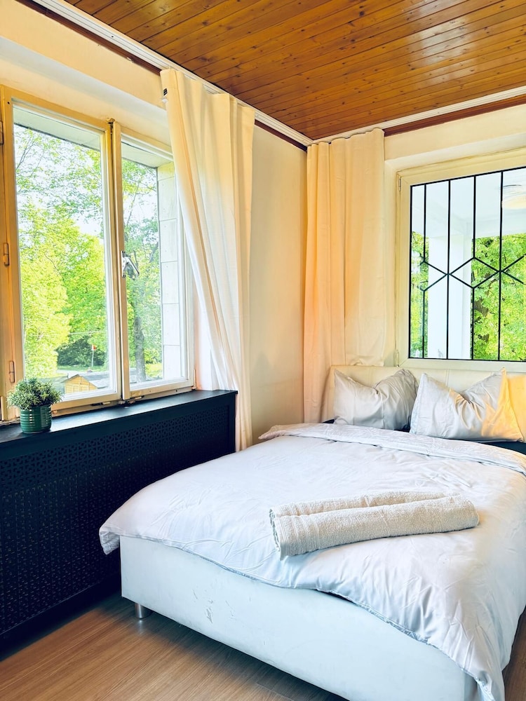 Cozy Garden Villa near Danube For 16P