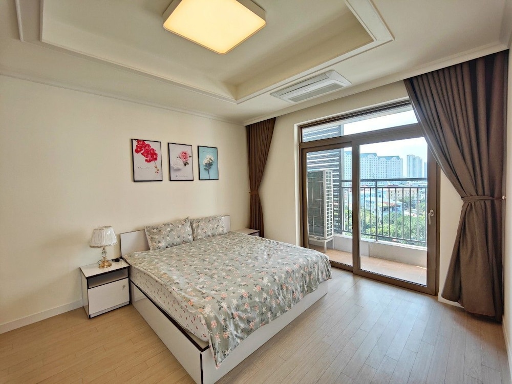 Starlake DAEWOO Apartments by Emily