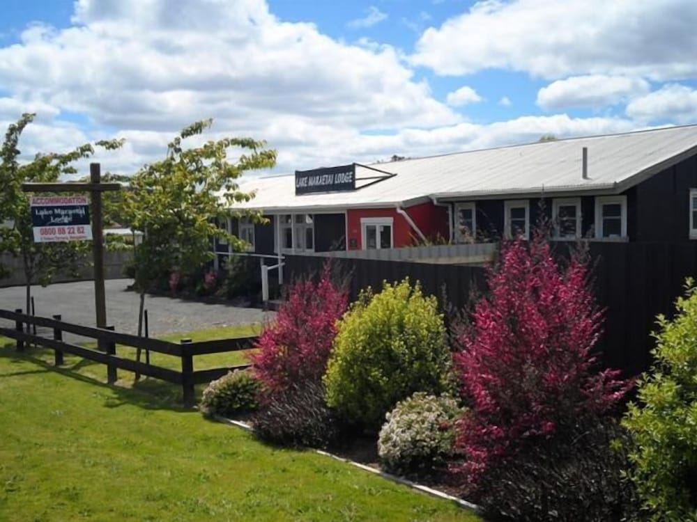 Lake Maraetai Lodge - Hostel