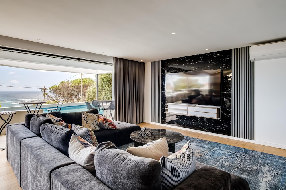 4BR Camps Bay Villa w Pool and Garden Casa Meya