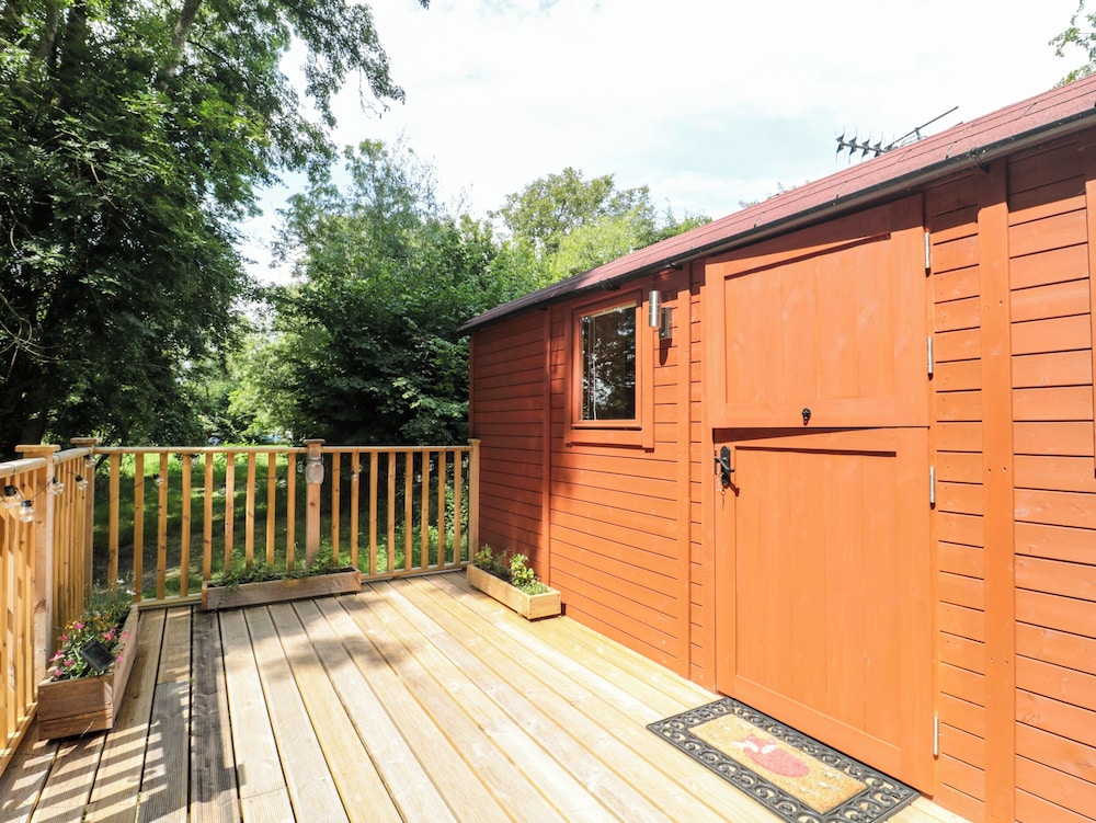 The Foxes Den Shepherds Hut