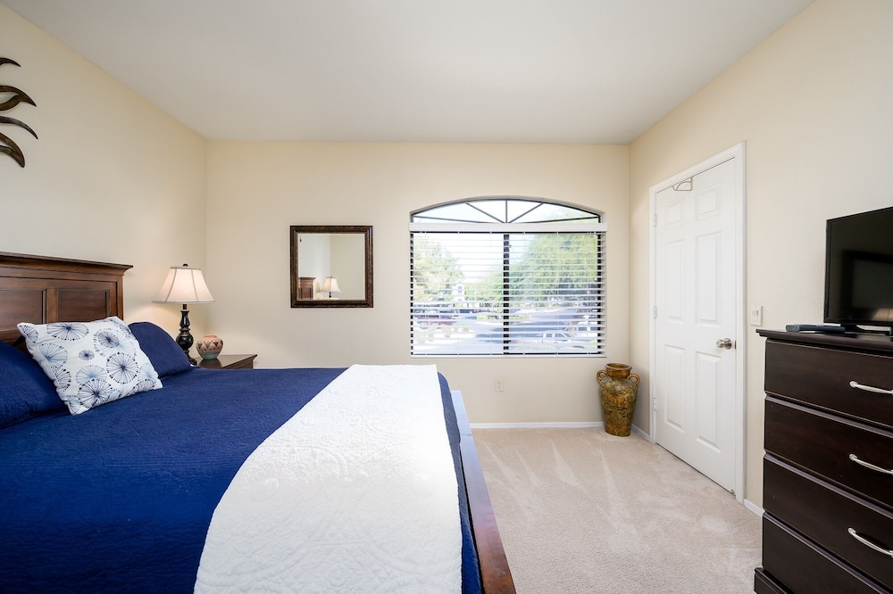 Signature Ii 2 Bedroom Condo