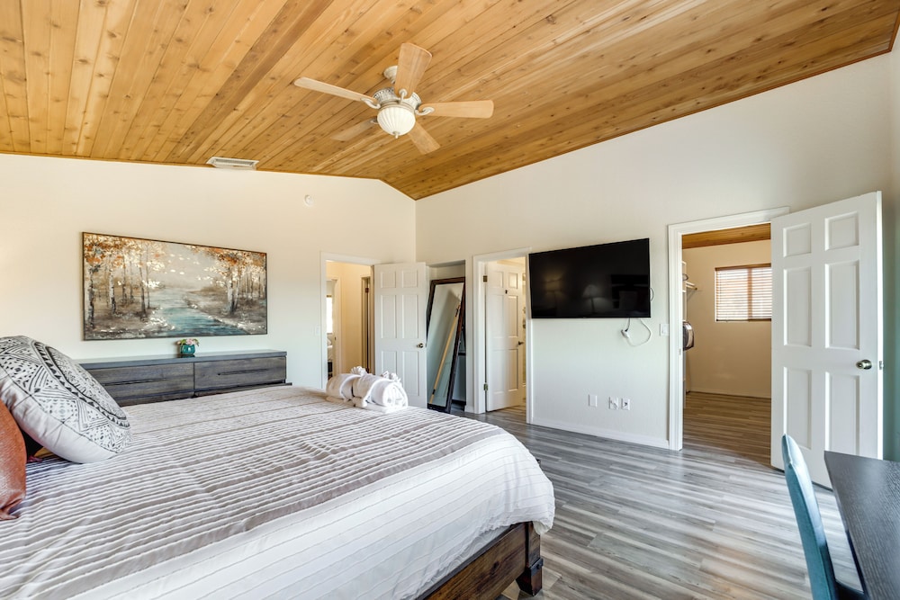 Castle Rock Views: Sedona Retreat w/ Hot Tub!