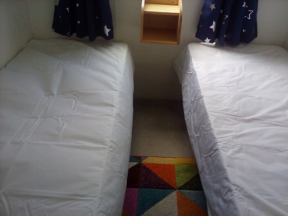 Arizona Family and Dogs Welcome Caravan 3 Bedrooms view 3