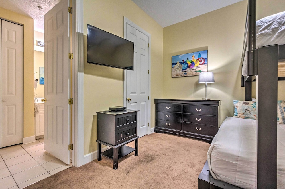 Beachfront Condo w/ Resort Amenities & Ocean Views