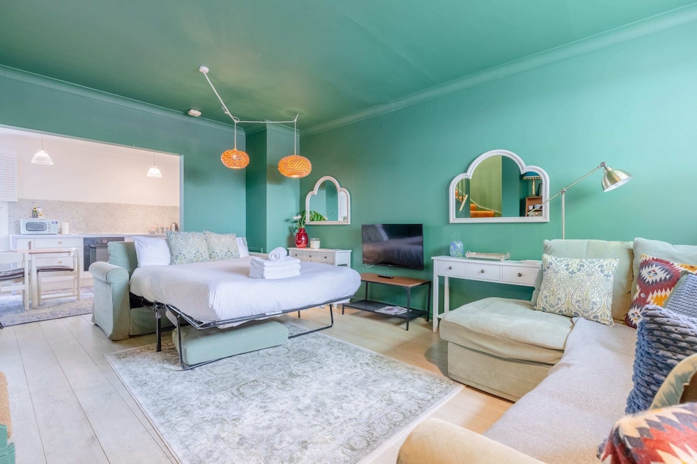 3 Bed House, Sleeps 8 - Near St Pancras